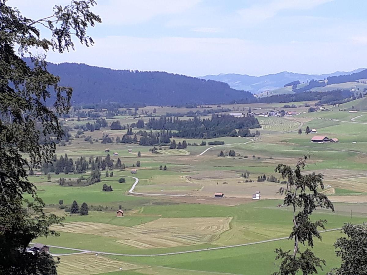 Gaestezimmer Im Dorfzentrum Rothenthurm Bagian luar foto